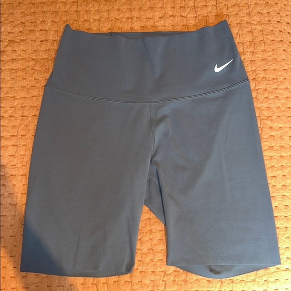 Women’s Nike Bike Shorts - Picture 1 of 3